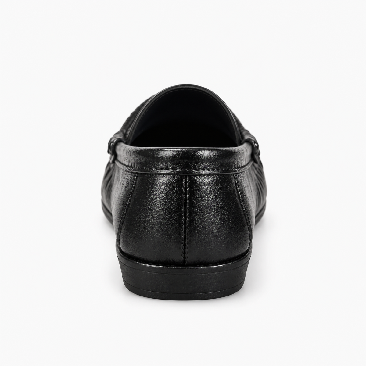 Mocassin noir femme vue arrière - Talon bas, couture centrale, cuir grainé brillant et finition soignée haut de gamme.